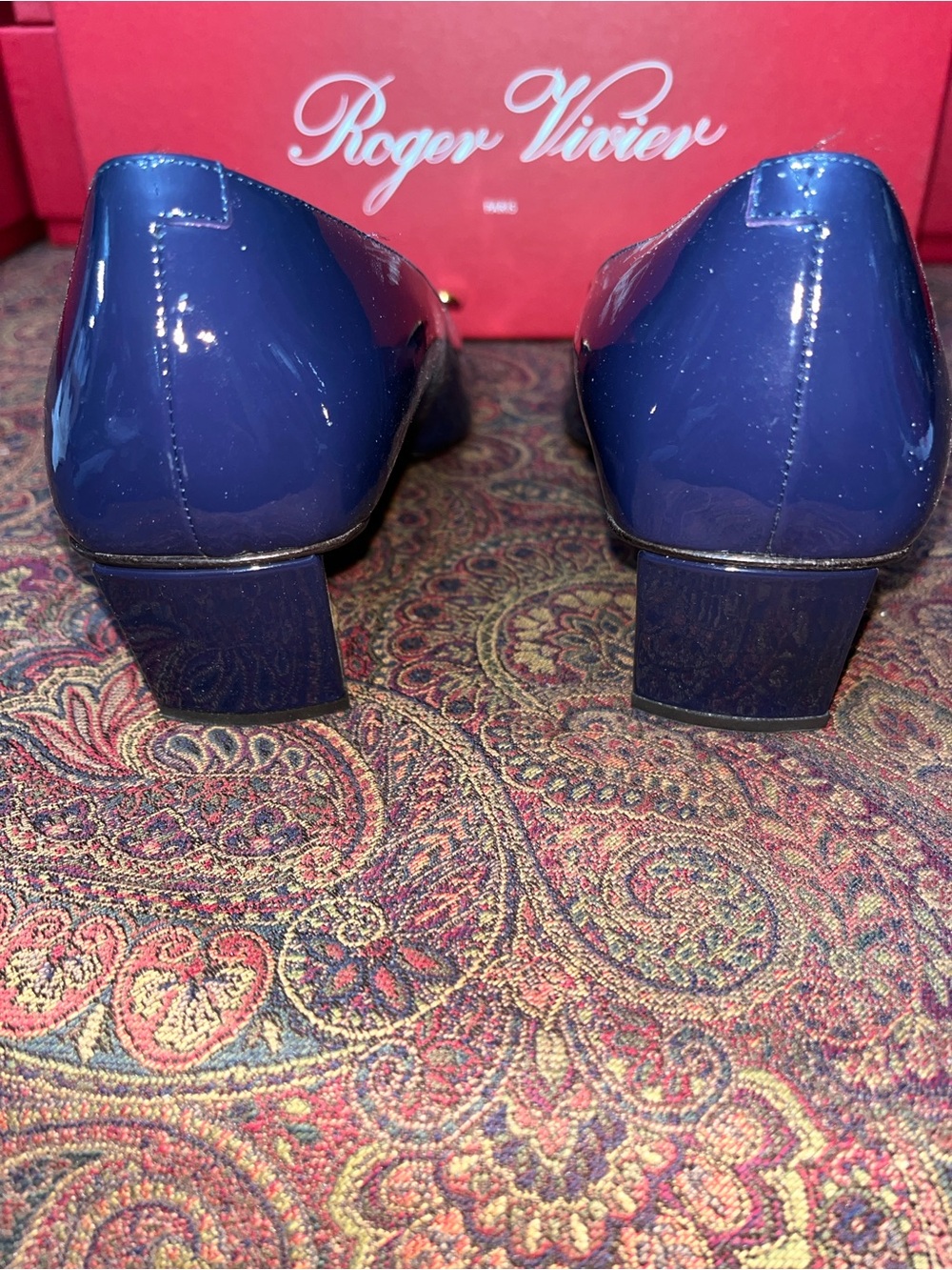 Roger Vivier Navy Patent Décolleté Bell Pumps w Gold Buckle - EU 38.5 - NWT - Picture 10 of 14